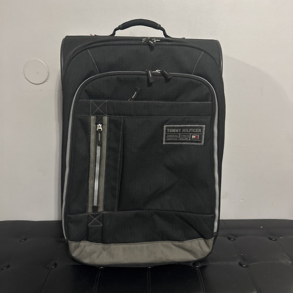 Tommy Hilfiger Black Soft Carry-On Suitcase TYPE T6‎ Retractable Handle
